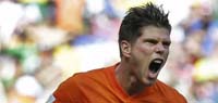 2014 FIFA World Cup: Huntelaar penalty gives Dutch last-gasp 2-1 win